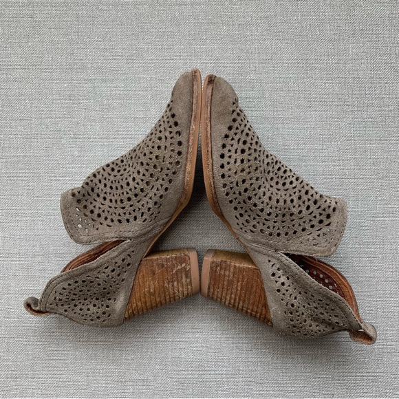 ANTHROPOLOGIE Jeffrey Campbell "Rosalee" Booties Suede Perforated Western Size 7 - Picture 5 of 10